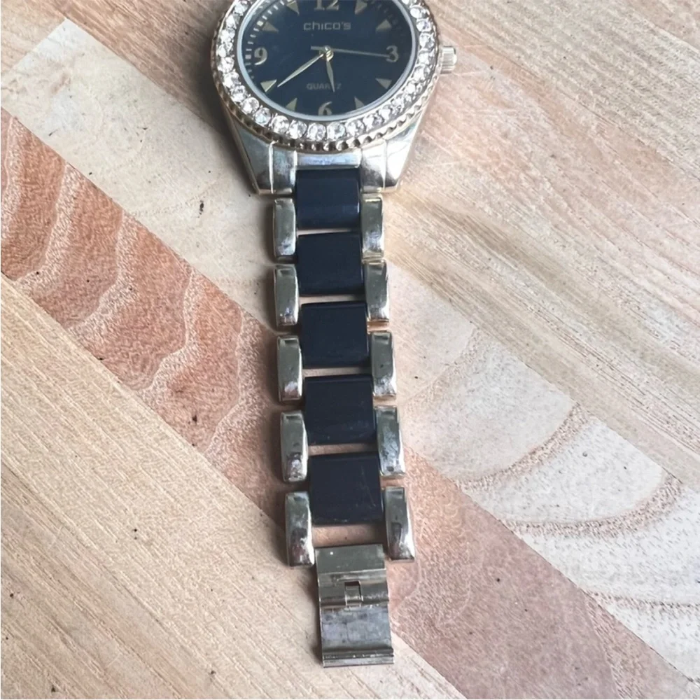 Chico's ladies gold tone black dial cocktail fashion watch NEW BATTERY